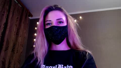 Lily online show from December 3, 4:05 pm