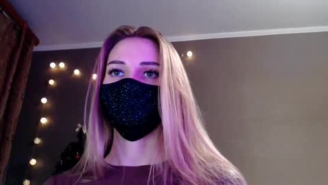 Lily online show from December 13, 7:40 pm