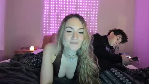 Snapshot of iris_roslin chatting on April 20, 3:20 am Iris 3 online show from April 20, 3:20 am
