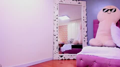 Snapshot of iris_stone_ chatting on January 14, 1:28 pm Iris online show from January 14, 1:28 pm