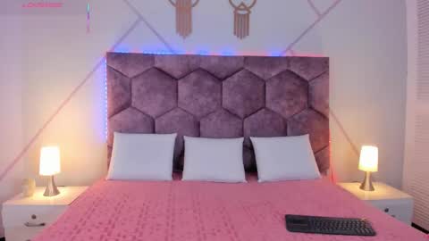 Snapshot of iris_thompson chatting on November 15, 12:52 am Iris online show from November 15, 12:52 am