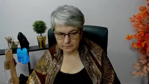 Snapshot of iris_xdesire chatting on January 15, 11:00 am I R I S online show from January 15, 11:00 am