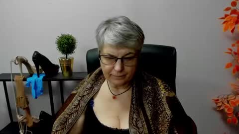 Snapshot of iris_xdesire chatting on February 26, 12:03 pm I R I S online show from February 26, 12:03 pm