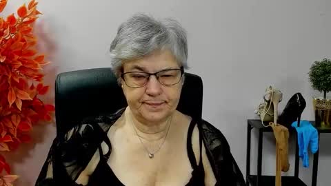 Snapshot of iris_xdesire chatting on November 24, 7:19 am I R I S online show from November 24, 7:19 am
