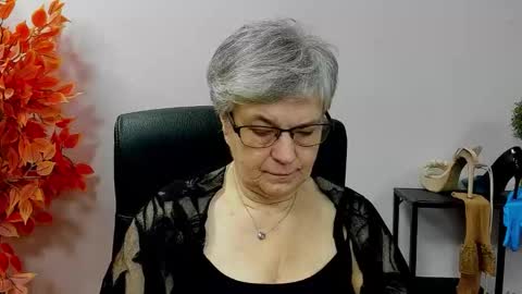 Snapshot of iris_xdesire chatting on November 25, 7:19 am I R I S online show from November 25, 7:19 am