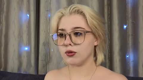 Iris Day Maya night online show from December 15, 5:10 pm