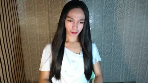 IRISH AND TRIXIE online show from April 23, 1:51 am