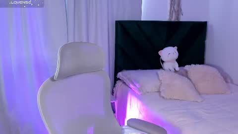 Iris Moira  online show from July 25, 2:47 pm