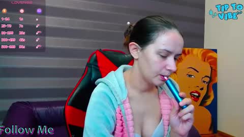 Snapshot of irisnichols chatting on November 11, 4:45 am Iris online show from November 11, 4:45 am