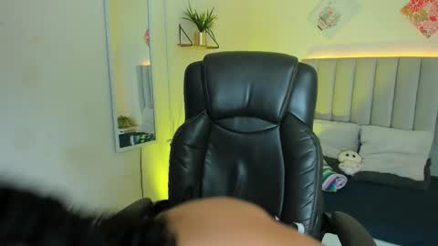 Snapshot of iriss_5 chatting on October 29, 3:42 am Iris online show from October 29, 3:42 am