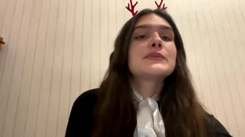 irisss31 online show from December 8, 5:01 pm