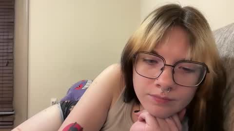 irissweets online show from April 29, 2:48 am