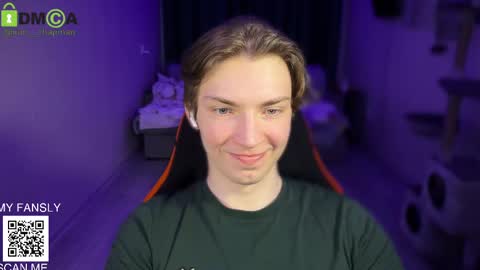 Snapshot of iron__chapman chatting on December 11, 8:28 pm Iron online show from December 11, 8:28 pm