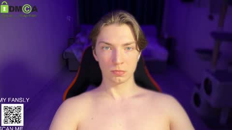 Snapshot of iron__chapman chatting on December 12, 9:48 pm Iron online show from December 12, 9:48 pm