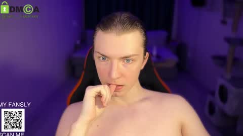 Snapshot of iron__chapman chatting on December 14, 10:50 pm Iron online show from December 14, 10:50 pm