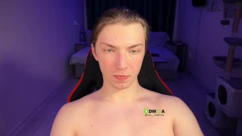 Snapshot of iron__chapman chatting on December 21, 10:19 pm Iron online show from December 21, 10:19 pm