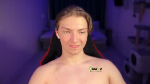 Snapshot of iron__chapman chatting on December 22, 11:20 pm Iron online show from December 22, 11:20 pm