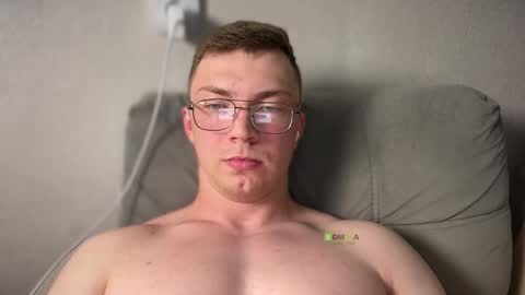 Snapshot of iron__chapman chatting on October 17, 9:28 pm Iron online show from October 17, 9:28 pm