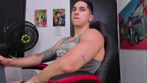 Snapshot of ironflex1 chatting on December 3, 8:28 pm Jake online show from December 3, 8:28 pm