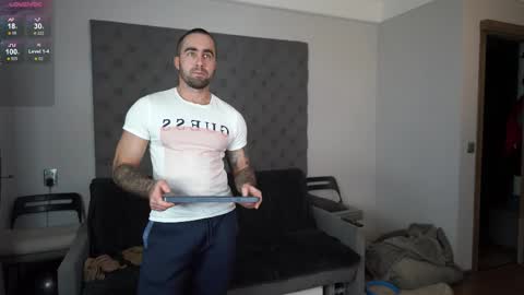 ironhulk22 online show from November 10, 3:11 pm