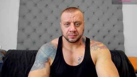 ironhulk22 online show from December 15, 10:30 am