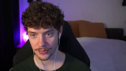 Snapshot of ironthud chatting on October 6, 4:15 pm Sam online show from October 6, 4:15 pm