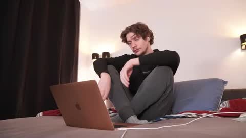 Snapshot of ironthud chatting on January 17, 4:43 pm Sam online show from January 17, 4:43 pm