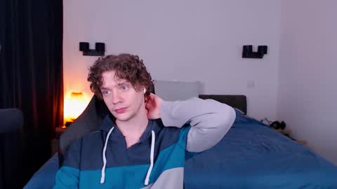 Snapshot of ironthud chatting on February 9, 8:24 pm Sam online show from February 9, 8:24 pm