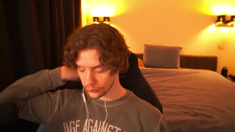 Snapshot of ironthud chatting on February 23, 10:29 pm Sam online show from February 23, 10:29 pm