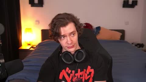 Snapshot of ironthud chatting on February 28, 9:16 pm Sam online show from February 28, 9:16 pm