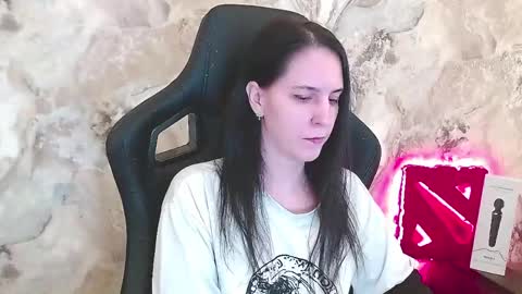 Snapshot of irwi_tomboy chatting on May 8, 2:22 pm Irwi Tomboy online show from May 8, 2:22 pm