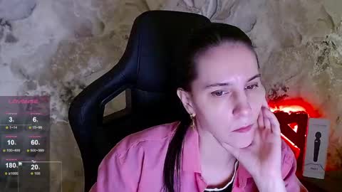 Snapshot of irwi_tomboy chatting on June 1, 2:41 pm Irwi Tomboy online show from June 1, 2:41 pm