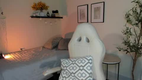 Snapshot of isa_____ chatting on May 3, 12:38 am isa_____ online show from May 3, 12:38 am