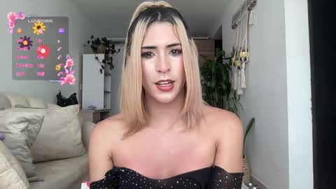 Snapshot of isa__fox_1 chatting on April 24, 7:27 pm Isabella online show from April 24, 7:27 pm
