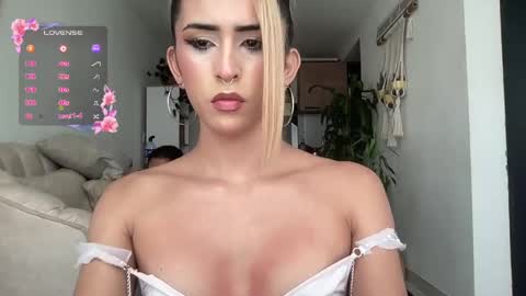 Snapshot of isa__fox_1 chatting on May 1, 4:44 pm Isabella online show from May 1, 4:44 pm