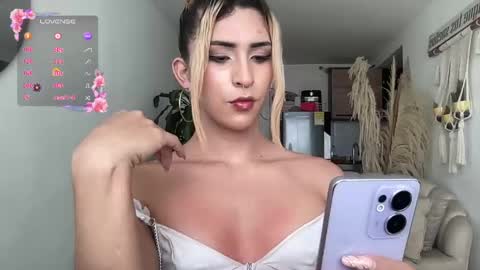 Snapshot of isa__fox_1 chatting on May 20, 7:53 pm Isabella online show from May 20, 7:53 pm