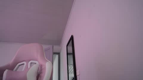 Isabella  online show from February 10, 2:10 pm