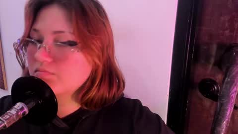 Snapshot of isa_grey_ chatting on September 28, 9:14 am Isa online show from September 28, 9:14 am