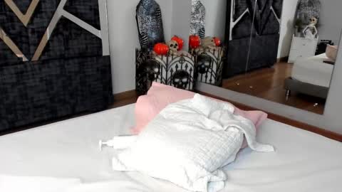 oIssaJonneso online show from October 28, 1:36 pm