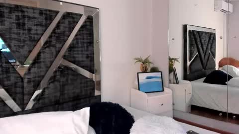 oIssaJonneso online show from February 21, 1:12 pm