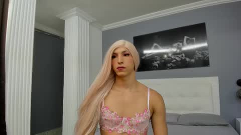 Isa Lancaster online show from March 8, 7:31 pm