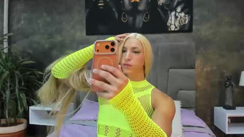 Isa Lancaster online show from March 18, 8:01 pm