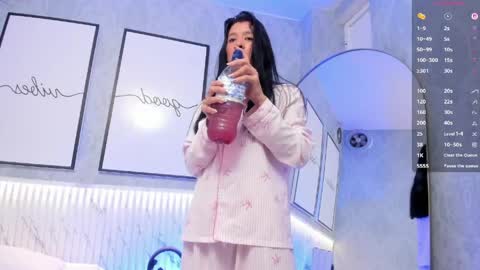 Snapshot of isa_little4u chatting on May 18, 10:21 am online show from May 18, 10:21 am