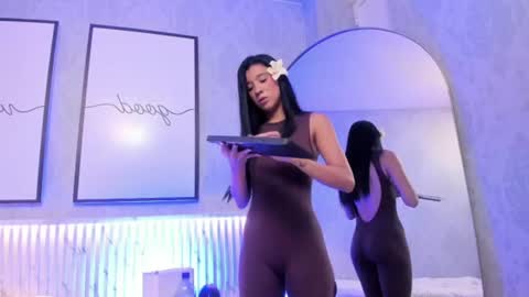 Snapshot of isa_little4u chatting on June 15, 10:17 am online show from June 15, 10:17 am
