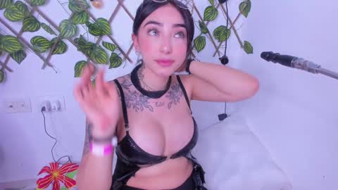 Snapshot of isa_redhair_ chatting on December 2, 7:36 am ....  Connection time 900 pm to 500 amRest days Wednesday and Saturday online show from December 2, 7:36 am