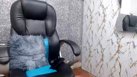 Snapshot of isa_x18 chatting on July 25, 4:37 pm isa_x18 online show from July 25, 4:37 pm