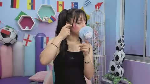 Isaa Skinny  online show from June 29, 3:46 am