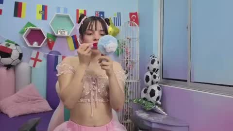 Isaa Skinny  online show from June 30, 3:40 am