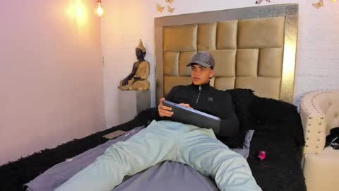 Isaac  online show from November 17, 12:22 pm