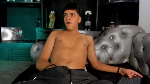 Isaac  online show from December 16, 8:25 pm